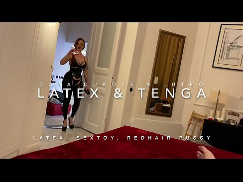 ❤️ Sister wamutu wofiyira atavala chovala cha latex chogwidwa ndi mchimwene wake wopeza Kanema wamatako pa ife ❌️❤